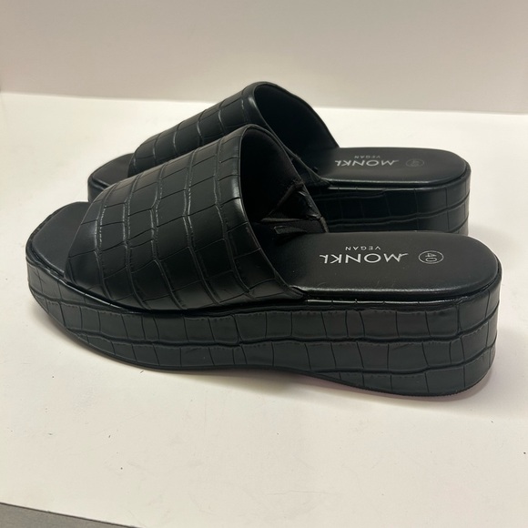 Monki Women’s Size 40 US 8.5 Black Vegan Leather Chunky Mule Faux Croc‎ Sandals - Picture 9 of 15